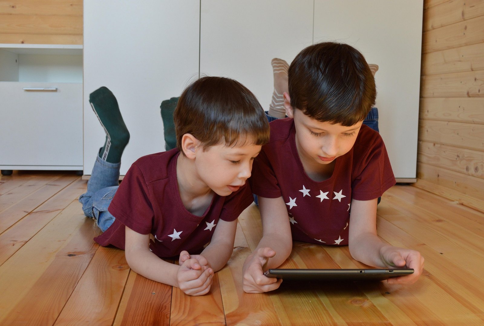 Wenn die Schule das Tablet mitbringt: Warum die Lern-App plötzlich zum Streitthema wird